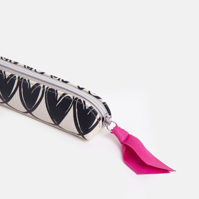 Pencil Case Mono Linked Heart